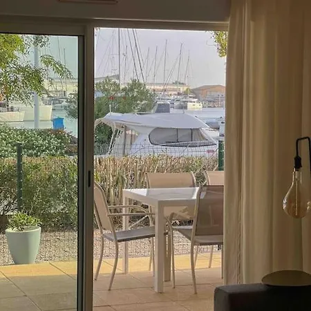 Appartement Face Au Bateaux, Neuf, 2 , Jardin